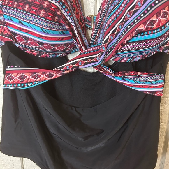 Swimsuits For All Underwire Cut Out One Piece, size 22. - Picture 4 of 8